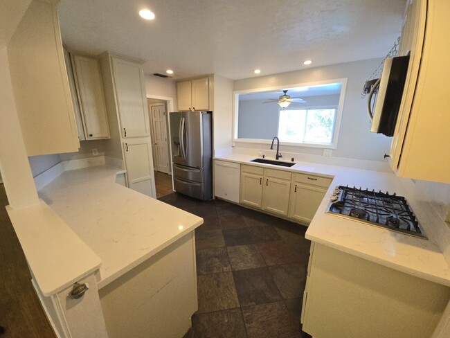 Building Photo - 3929 Lasuen Dr