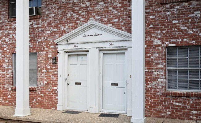 Foto del edificio - 1713 Sanford Dr