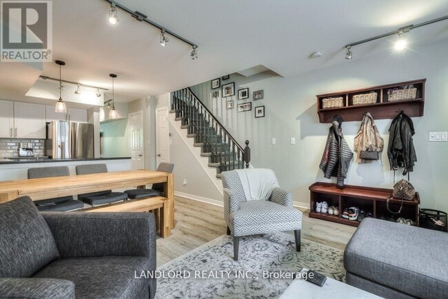 Building Photo - 208 Niagara St