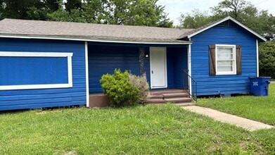 Building Photo - 2602 Tanglewood Ave