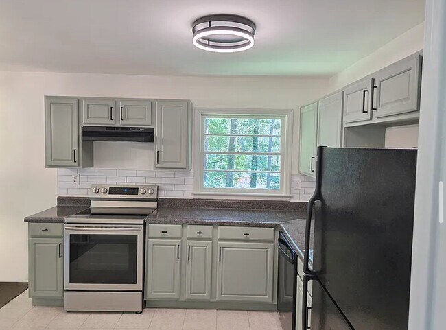 Building Photo - 2863 Catalina Dr