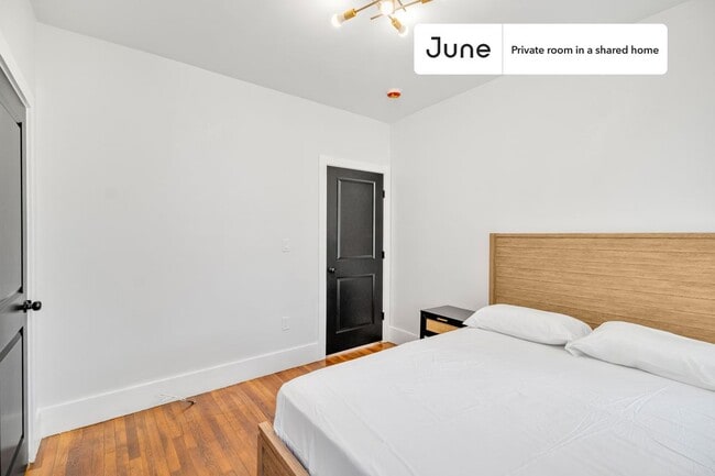 Building Photo - Room in Shared 5 bed/2 bath home in Roxbury