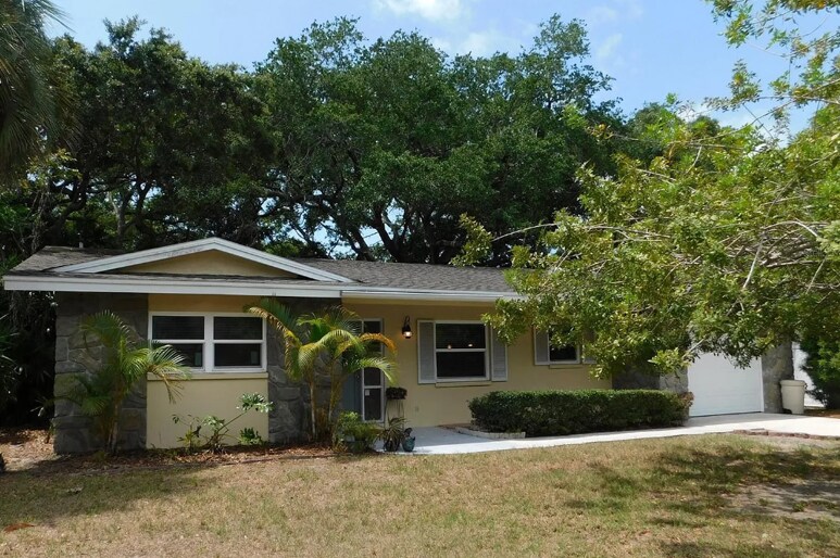 Primary Photo - 1105 Admiral Rd