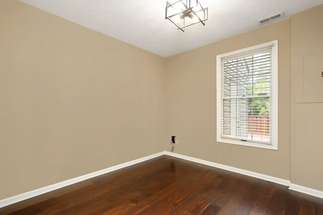 Foto del edificio - 127 Sterling Ct