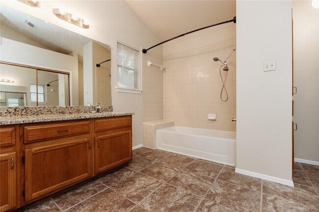 Building Photo - 3/2 Close to ACC, IH35, Parks and More.