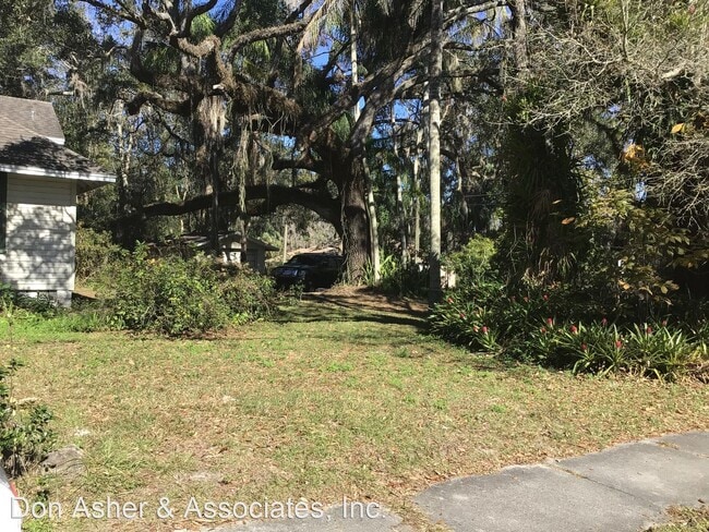 Building Photo - 2 br, 1 bath House - 231 E. Magnolia Street