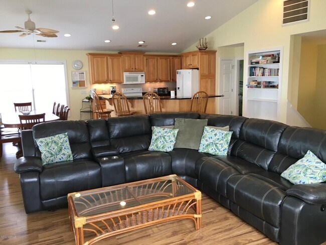 Foto del edificio - 345 E 1st St