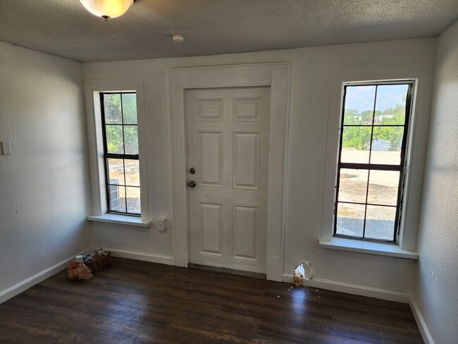 Building Photo - 1008 Maltby Ave