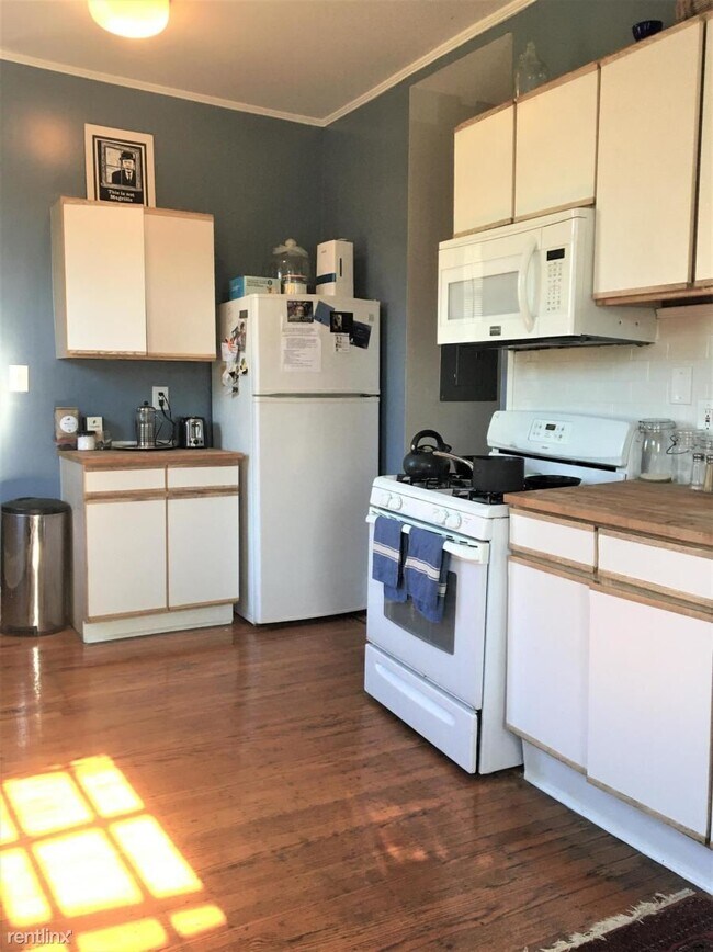 Building Photo - 1 br, 2 bath Condo - 211 Mosher St