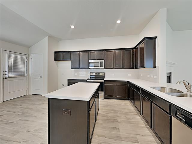 Building Photo - 6833 Woodlawn Dr