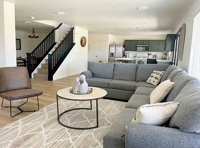 Foto del edificio - Two Story House 5 Bed and 3 Bath