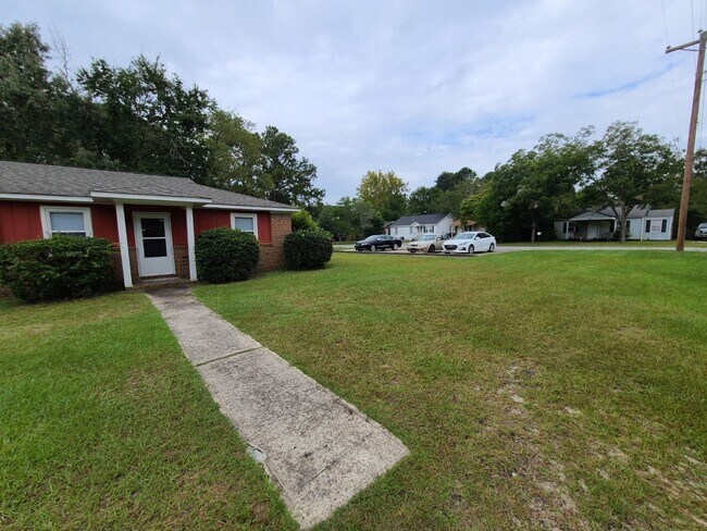 Building Photo - 3904 Persimmon St