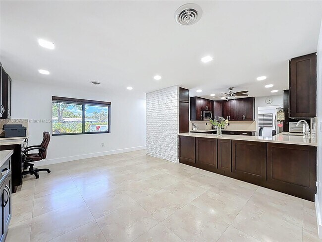 Foto del edificio - 4226 Taylor St