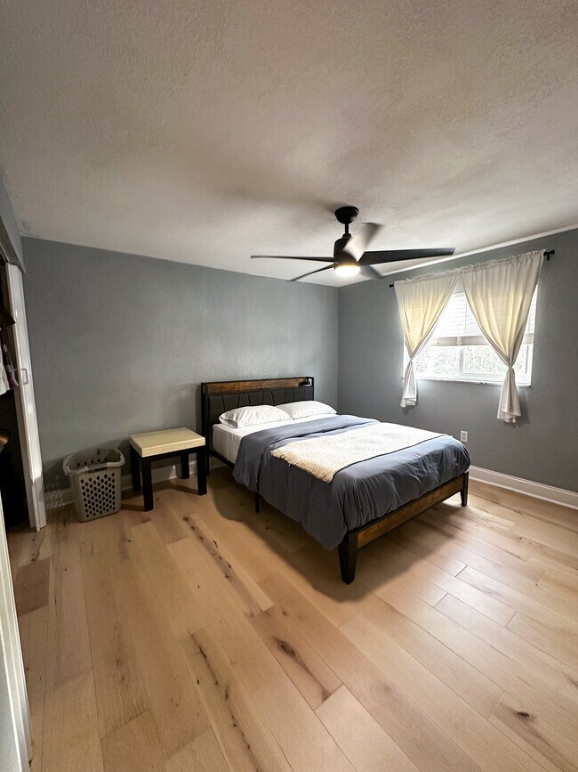 Dormitorio - 210 5th Ave S