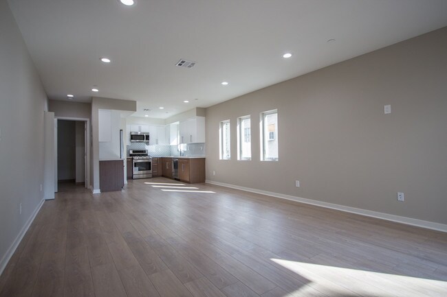 Building Photo - 4924 LAUREL CANYON Blvd
