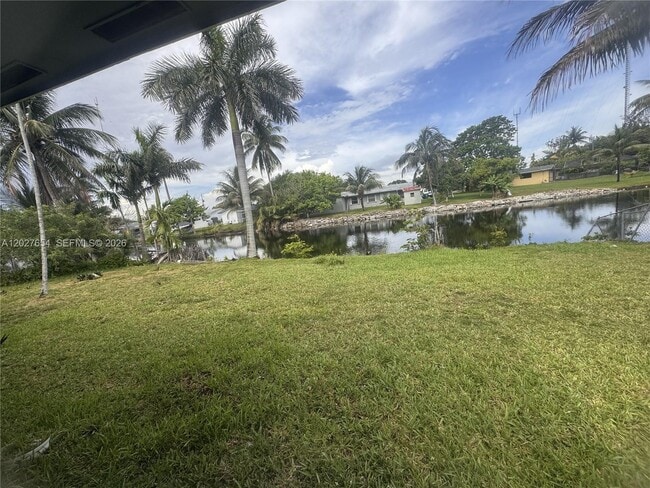 Foto del edificio - 20600 NW 2nd Ct