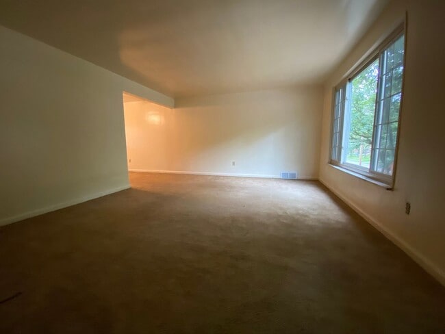 Building Photo - Gorgeous 3 Bedroom Duplex in Castle Shanno...