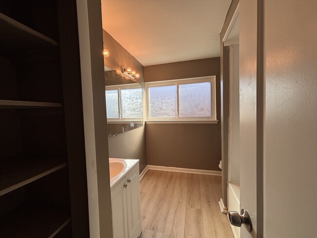 Building Photo - 20221 Tireman St