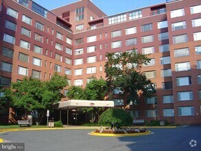Building Photo - 1021 Arlington Blvd
