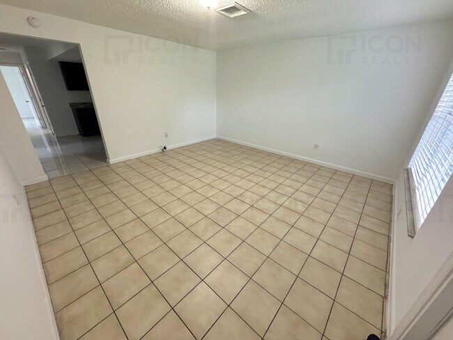 Foto del edificio - 6580 SW 20th St