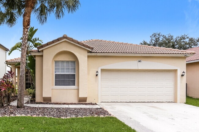 Building Photo - 141 Seminole Lakes Dr