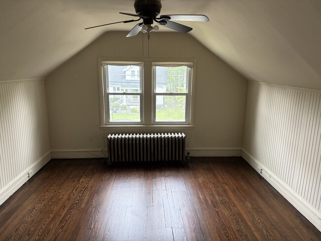 Building Photo - 307 Crest Ave