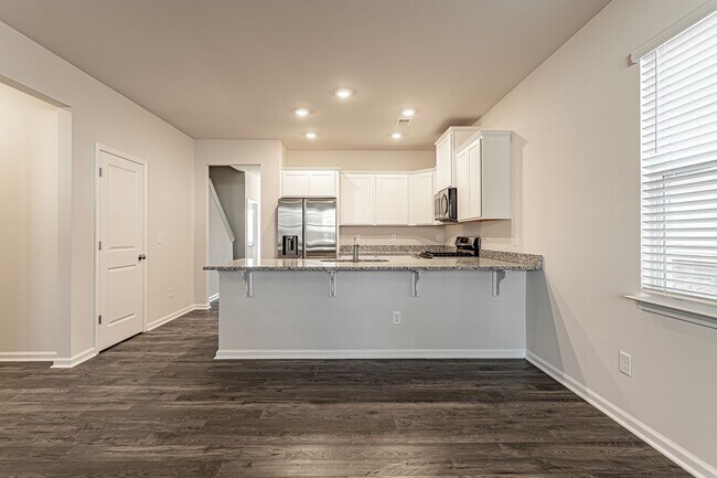 Foto del edificio - Price Improvement! Beautiful Townhome in G...