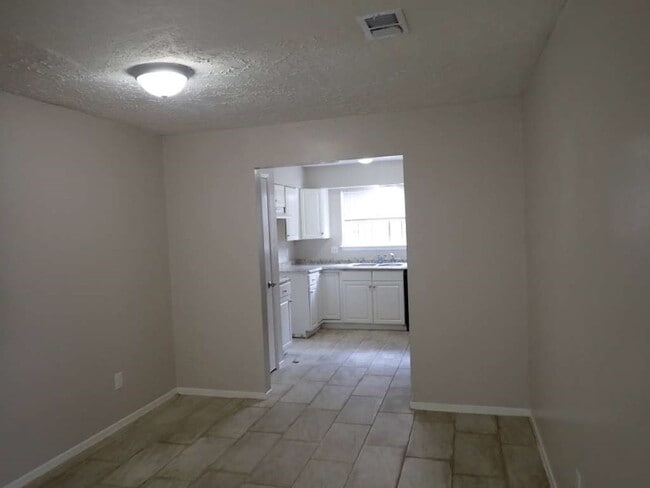 Foto del edificio - 327 Oakdale Dr