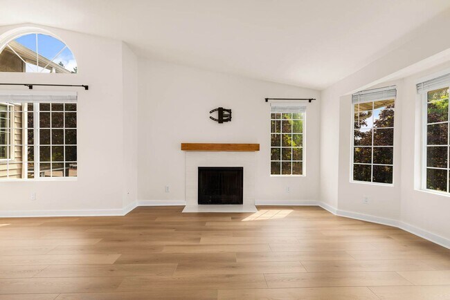 Foto del edificio - Top-Floor 2BR Condo Near Juanita Beach