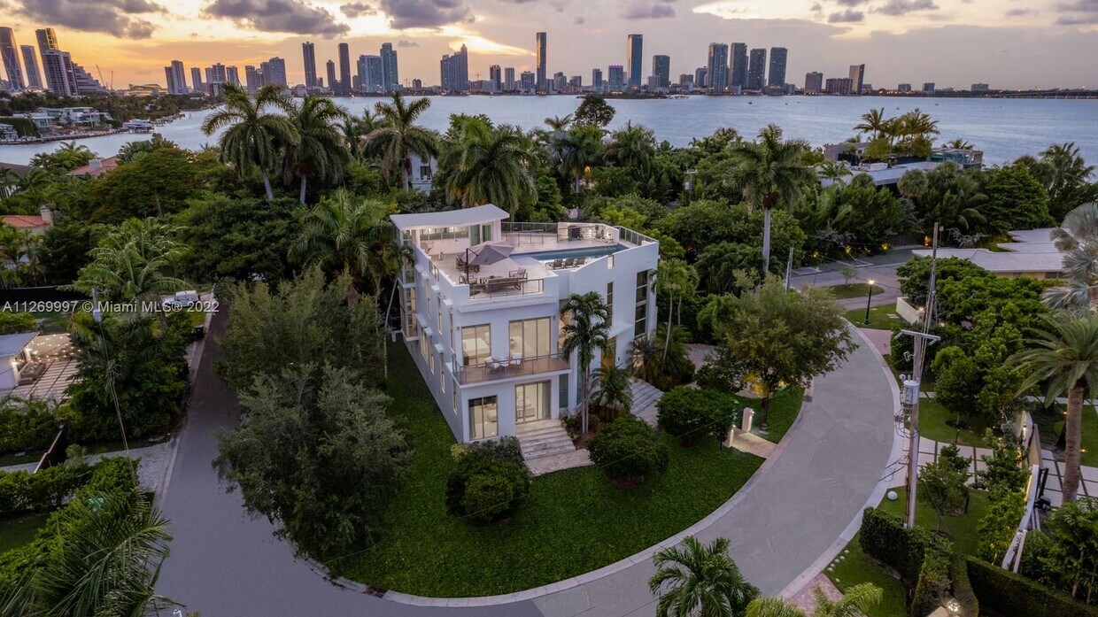 Foto principal - 400 E San Marino Dr