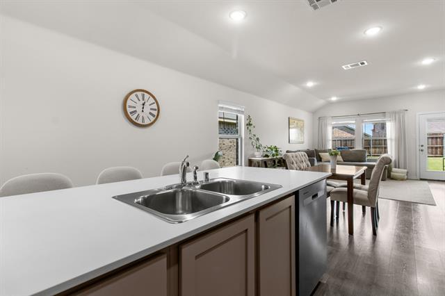 Building Photo - 1424 Tarzan Dr
