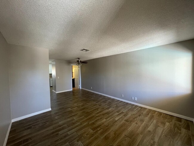 Building Photo - 1303 Darlene Way