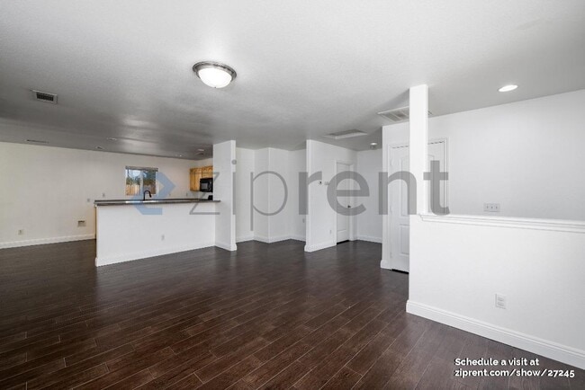 Building Photo - Unit 2