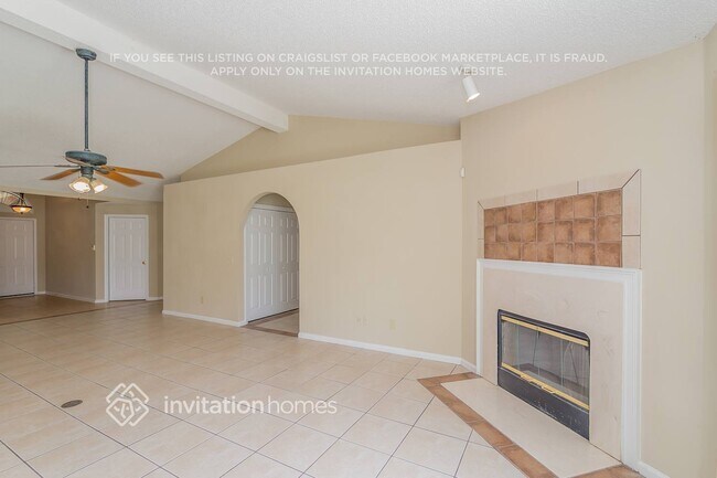 Building Photo - 12180 Silver Saddle Dr