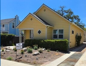 Building Photo - 1533 Vine St