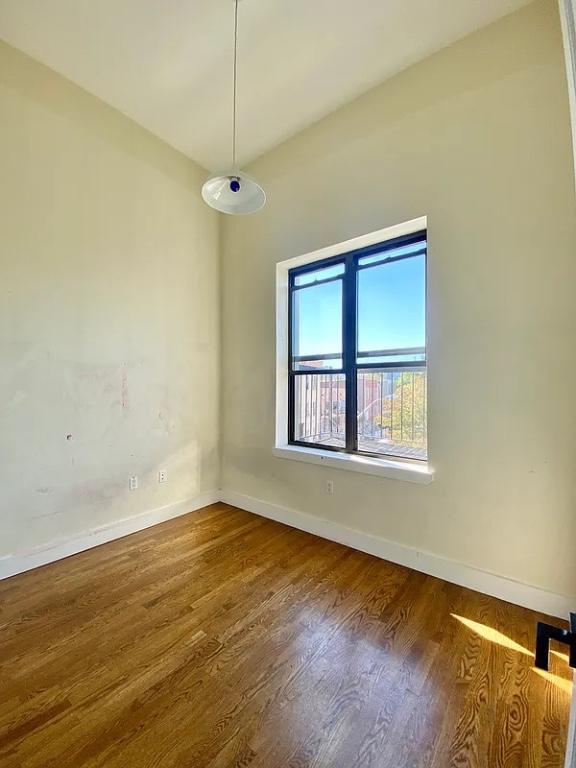 Foto del edificio - 3 bedroom in Brooklyn NY 11221