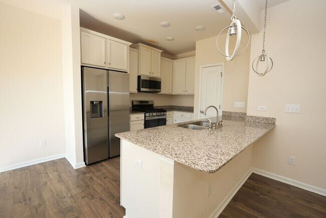 Foto del edificio - Beautiful townhome in desirable Terrell Community