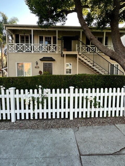 Building Photo - 751 N Hayworth Ave