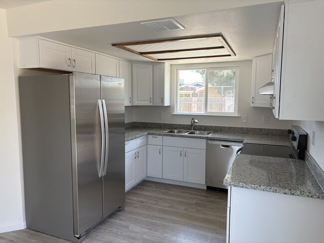 Building Photo - 28260 Posey Ave