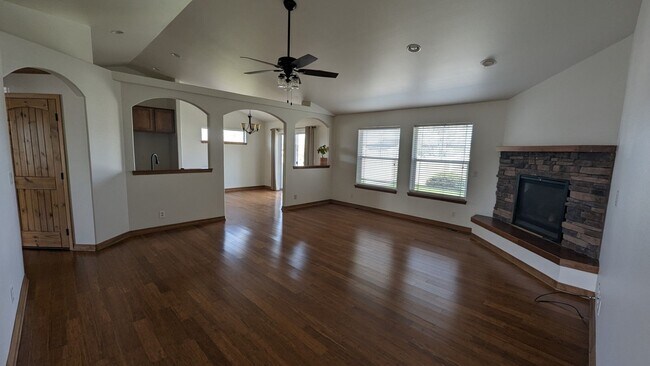Building Photo - Fieldstone Home