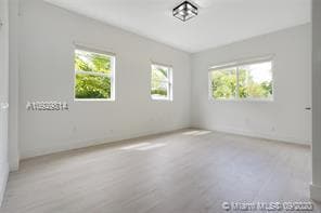 Building Photo - 624 Santander Ave