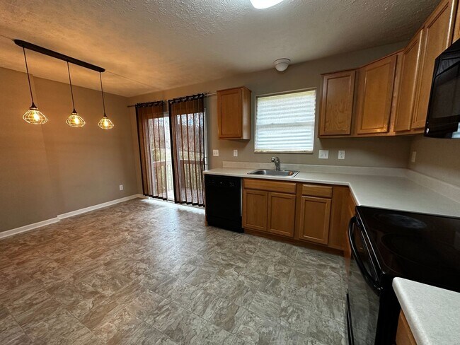 Foto del edificio - 3 Bedroom Townhouse in Wiltshire Estate