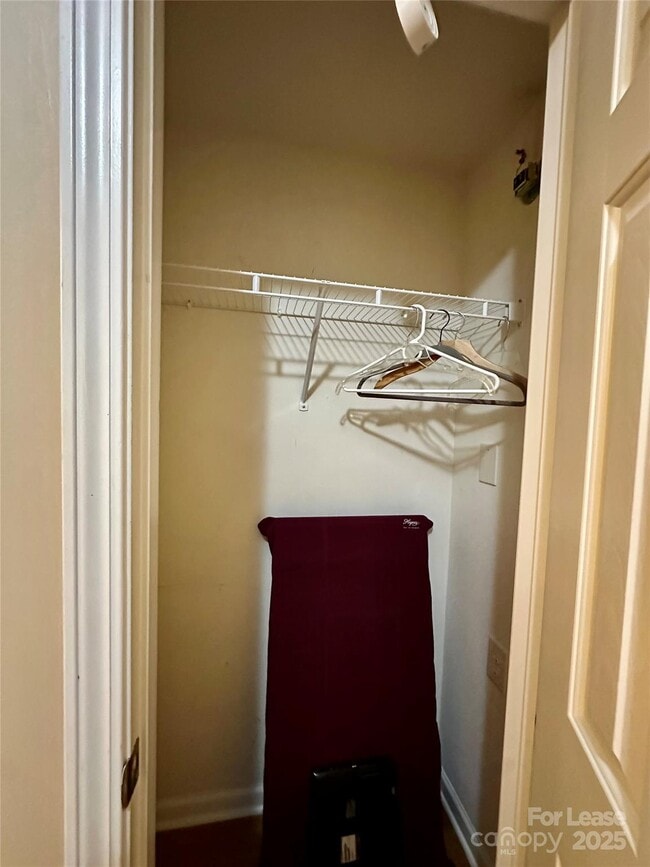 Foto del edificio - 1913 Thorn Crest Dr