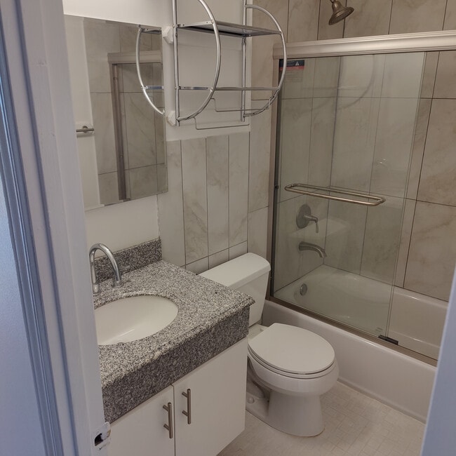 Foto del edificio - 2356 79th St