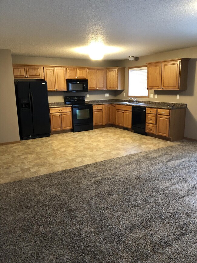 4235 Estate Dr S, Fargo, ND 58104 Townhome Rentals in Fargo ND