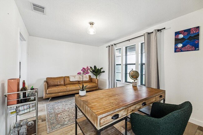 Building Photo - 10735 Sagecanyon Dr