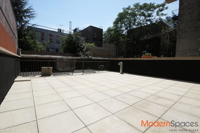 Foto del edificio - 2757 Crescent St