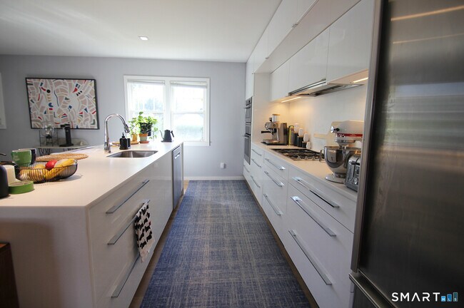 Foto del edificio - 83 Quinlan Ave