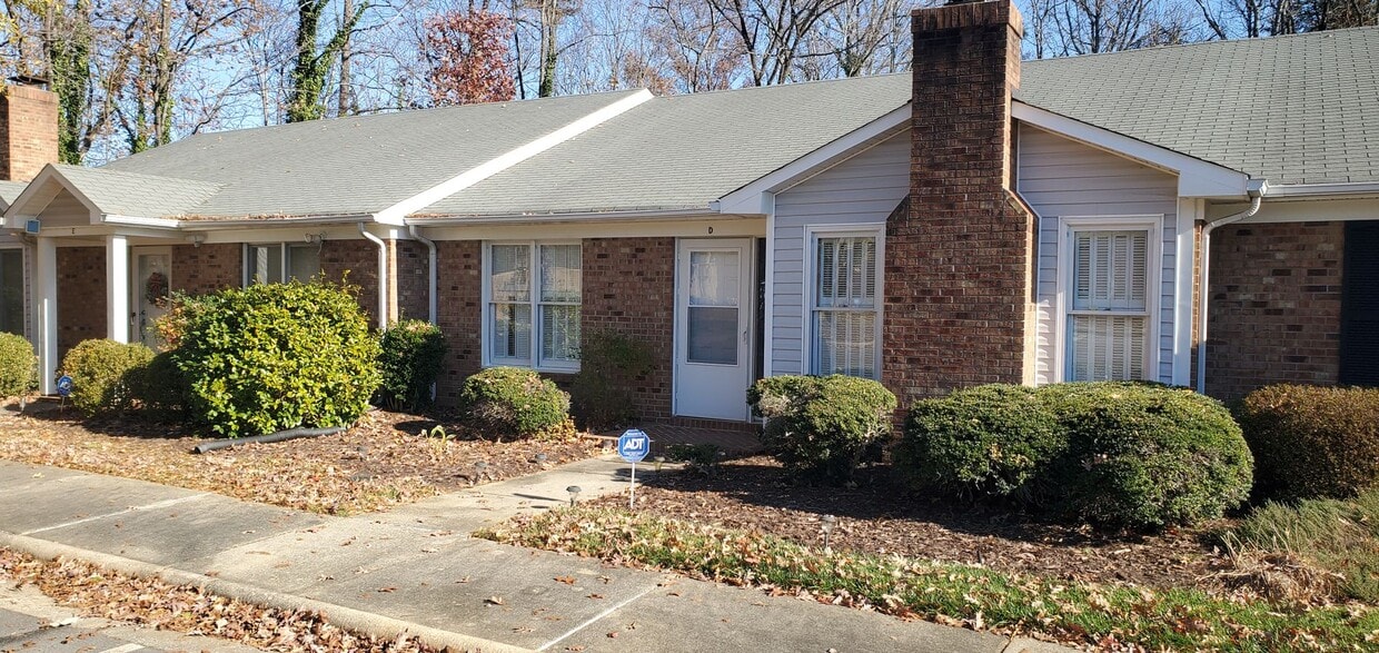 3532 Lawndale Dr Unit 3532 Lawndale Dr. D, Greensboro, NC 27408 Room for Rent in Greensboro
