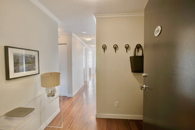 Building Photo - 1033 Marinaside Crescent